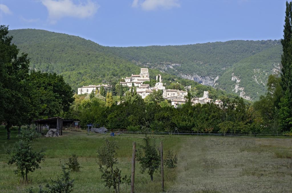 Logis Hotel Les Hospitaliers Le Poët-Laval Екстериор снимка