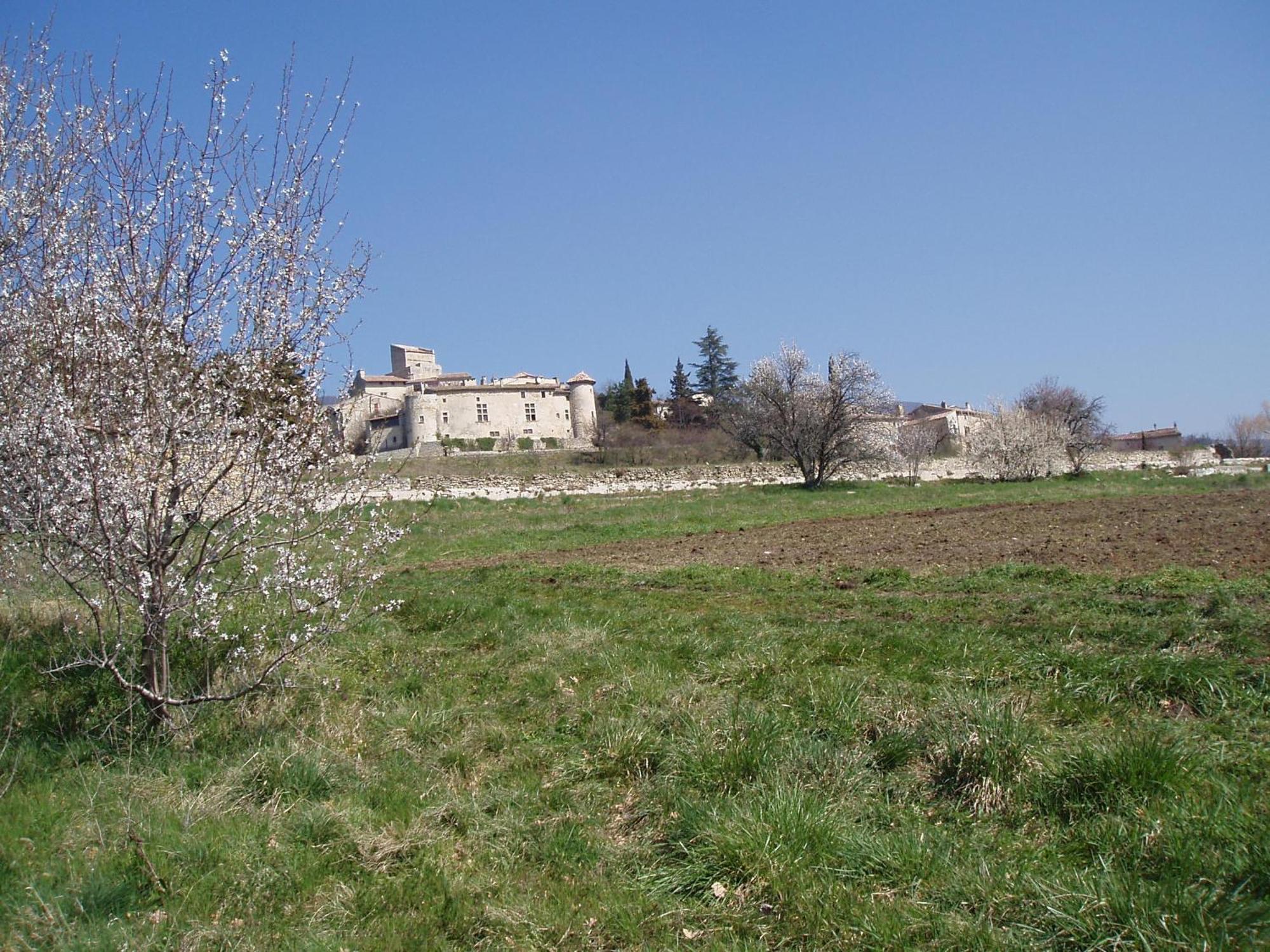 Logis Hotel Les Hospitaliers Le Poët-Laval Екстериор снимка