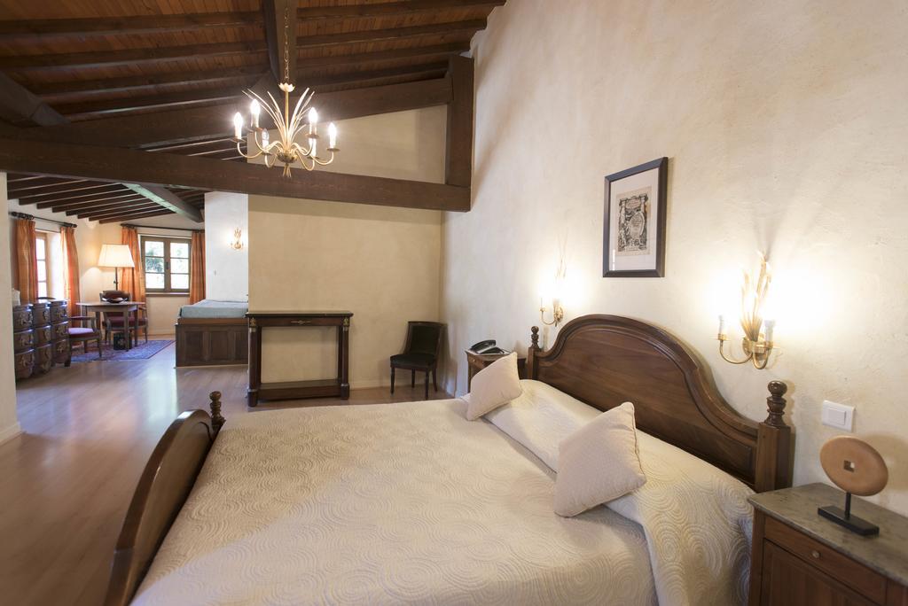 Logis Hotel Les Hospitaliers Le Poët-Laval Екстериор снимка