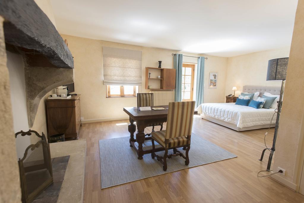 Logis Hotel Les Hospitaliers Le Poët-Laval Екстериор снимка