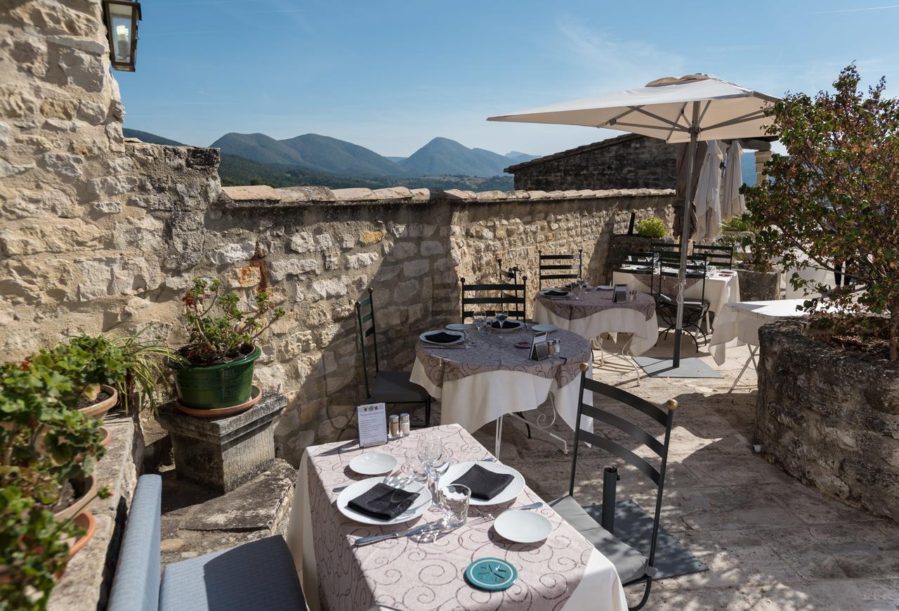 Logis Hotel Les Hospitaliers Le Poët-Laval Екстериор снимка