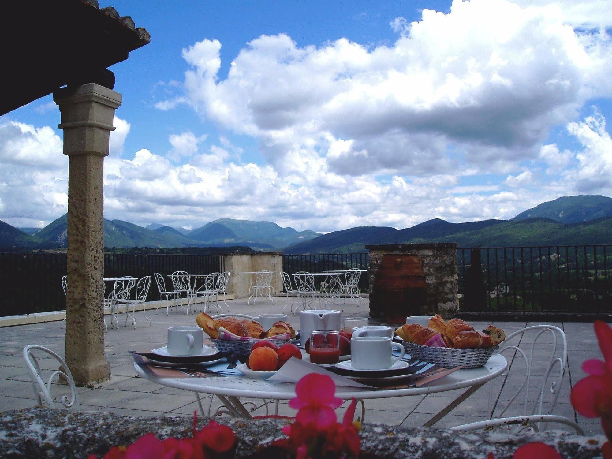 Logis Hotel Les Hospitaliers Le Poët-Laval Екстериор снимка