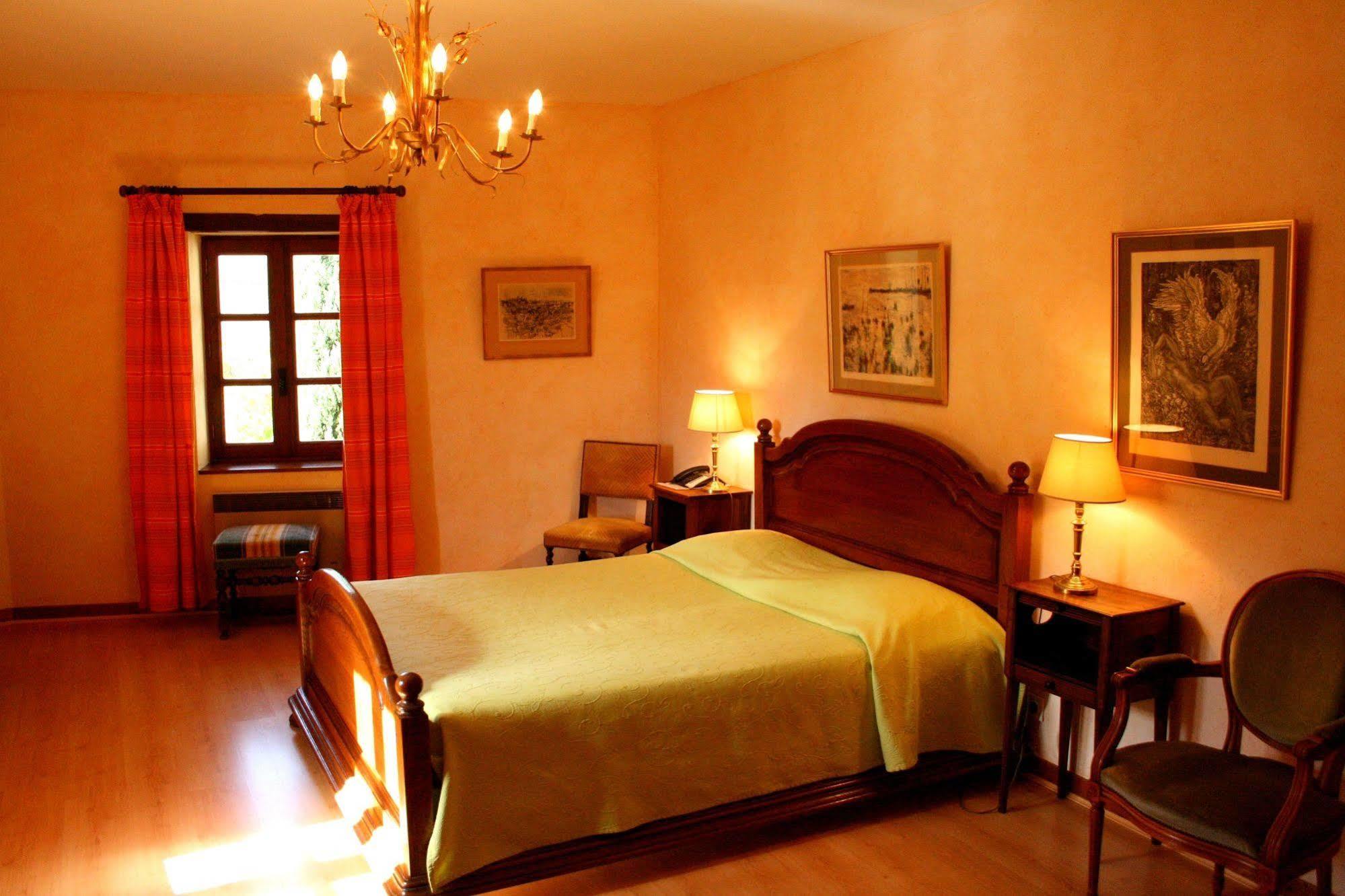 Logis Hotel Les Hospitaliers Le Poët-Laval Екстериор снимка