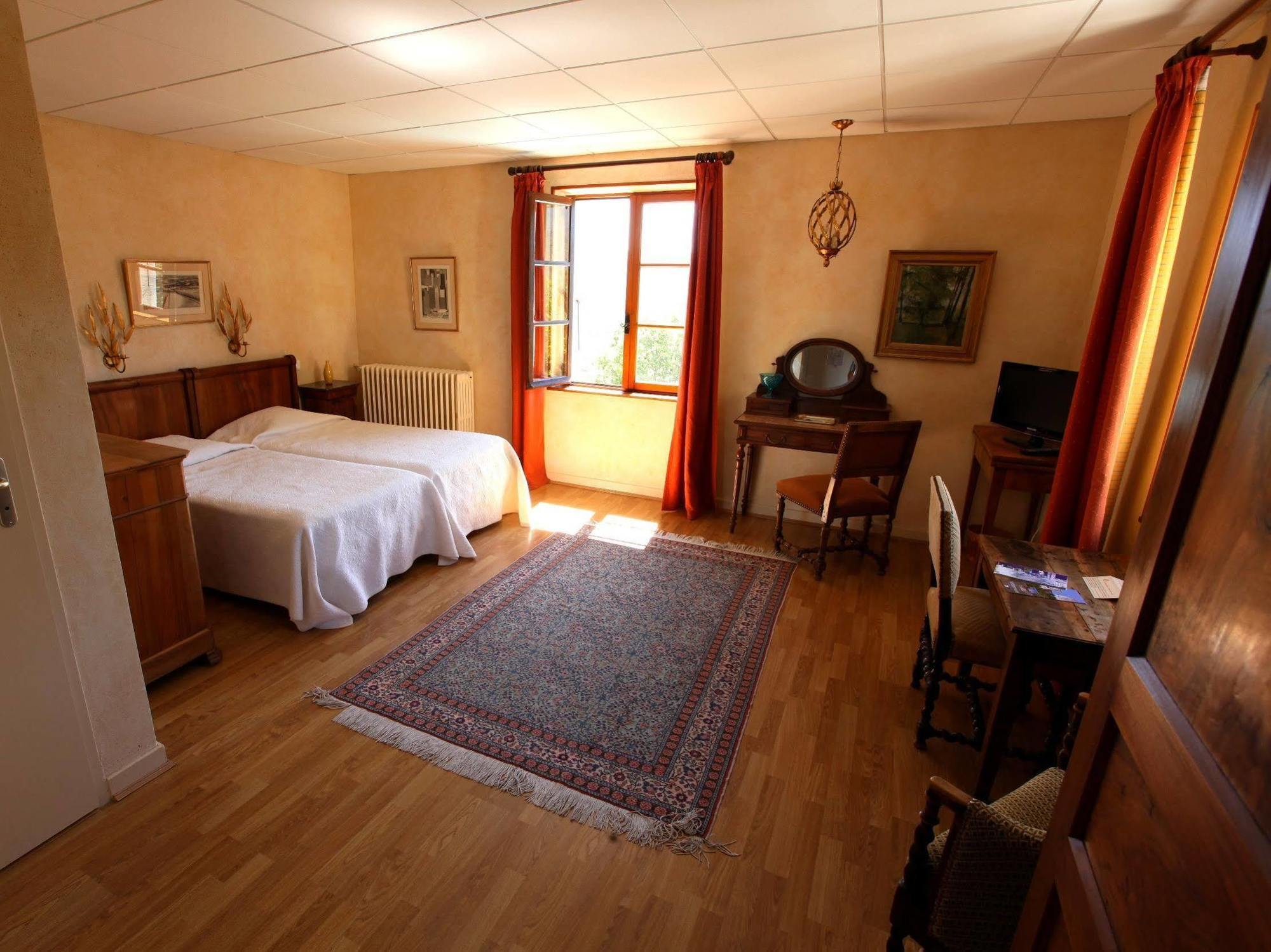 Logis Hotel Les Hospitaliers Le Poët-Laval Екстериор снимка