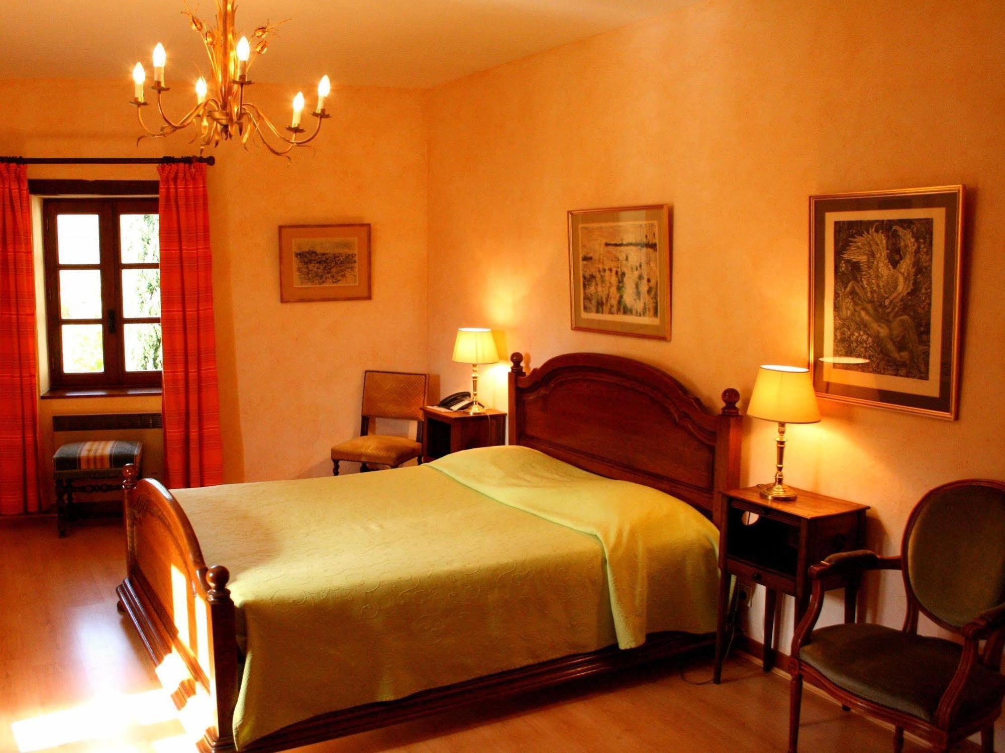 Logis Hotel Les Hospitaliers Le Poët-Laval Екстериор снимка